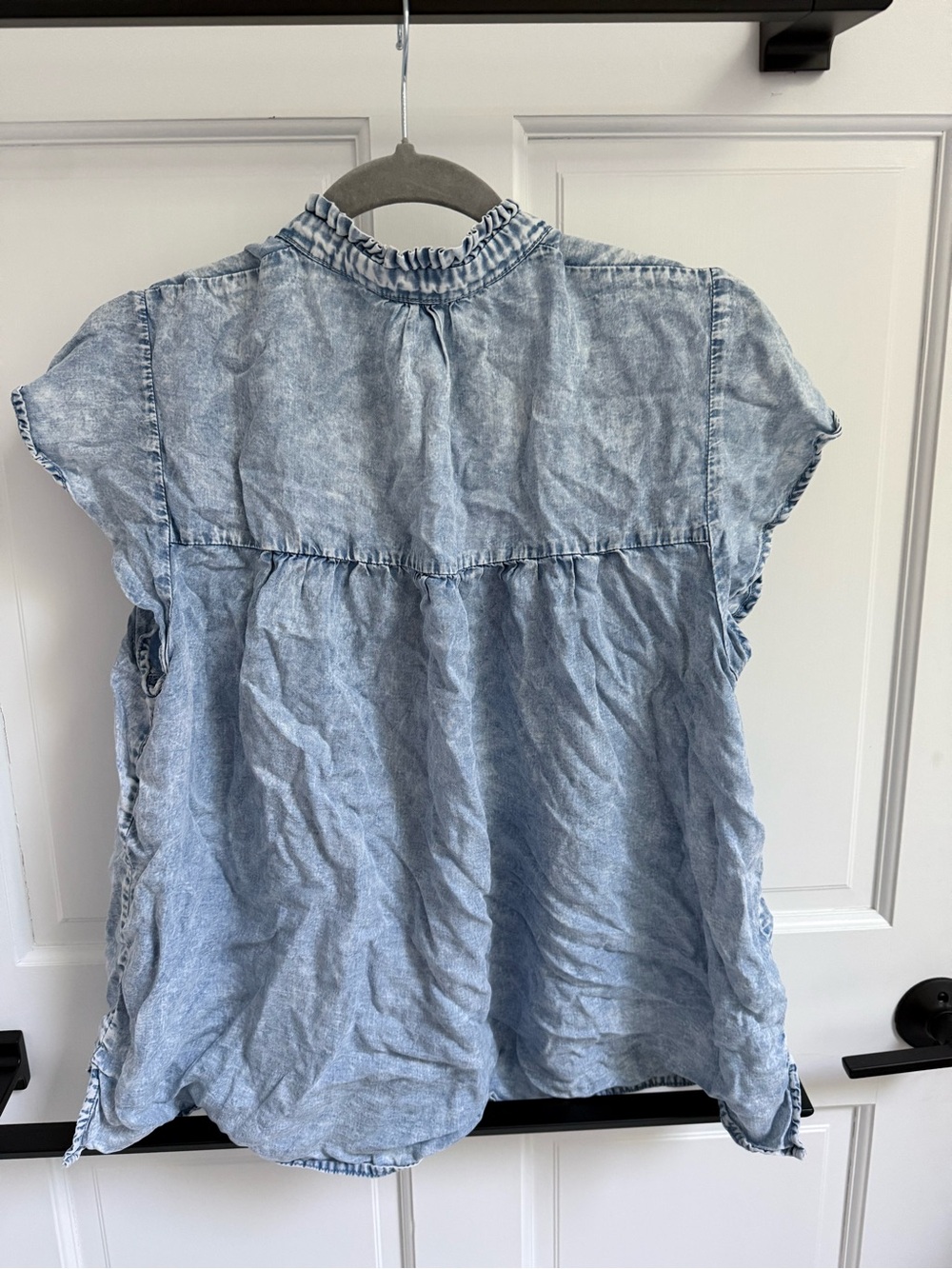 Jane and Delancey Light Blue Washed Denim Short Sleeve Button Front Blouse - Picture 4 of 4